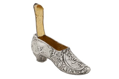 Lot 79 - A late 19th century German sterling silver shoe box, Hanau by Neresheimer, import marks for Chester 1898 by Berthold Muller