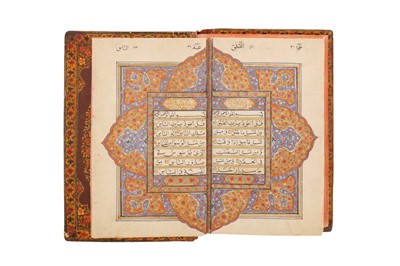 Lot 21 - AN EXCEPTIONAL EARLY 19TH CENTURY INDIAN ILLUMINATED QUR'AN, DATED 1222AH (1807 AD)