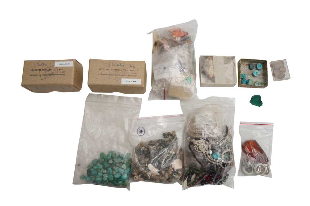 Lot 35 - A LARGE GROUP OF LOOSE STONES, BEADS AND JEWELLERY