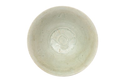 Lot 289 - A CHINESE QINGBAI INCISED BOWL