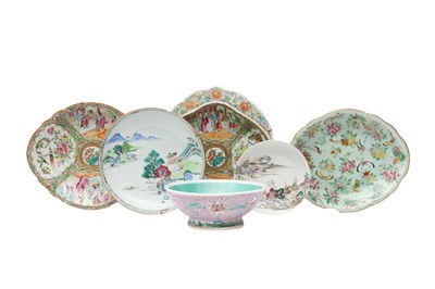 Lot 477 - A GROUP OF CHINESE EXPORT FAMILLE-ROSE PORCELAIN