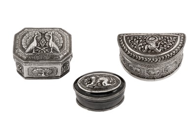 Lot 145 - A mid-20th century Burmese silver box, probably Mandalay dated 1953