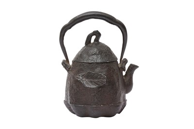 Lot 414 - A JAPANESE IRON 'PERSIMMON' TEAPOT, TSETUBIN