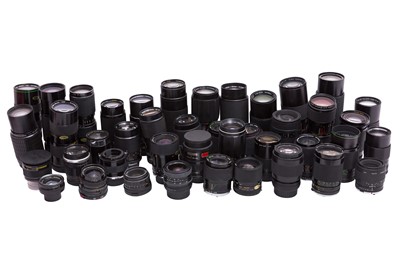 Lot 40 - A Box of Miscellaneous MF and AF Lenses