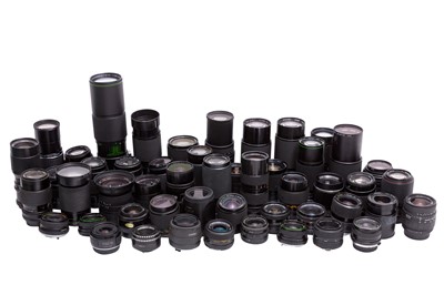Lot 31 - A Box of Miscellaneous MF and AF Lenses