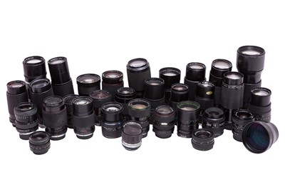 Lot 33 - A Box of Miscellaneous MF and AF Lenses