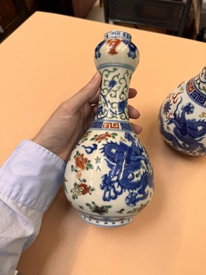 Lot 508 - A PAIR OF CHINESE WUCAI 'DRAGON' VASES