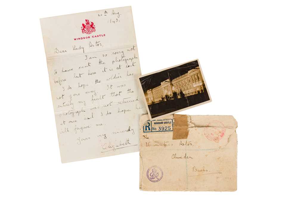 Lot 463 - Elizabeth II, Queen of the United Kingdom