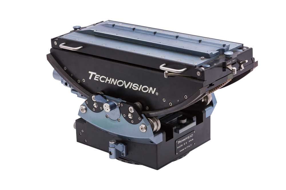 Lot 80 - A (Very) Heavy Duty Geared Technovision Tripod Head