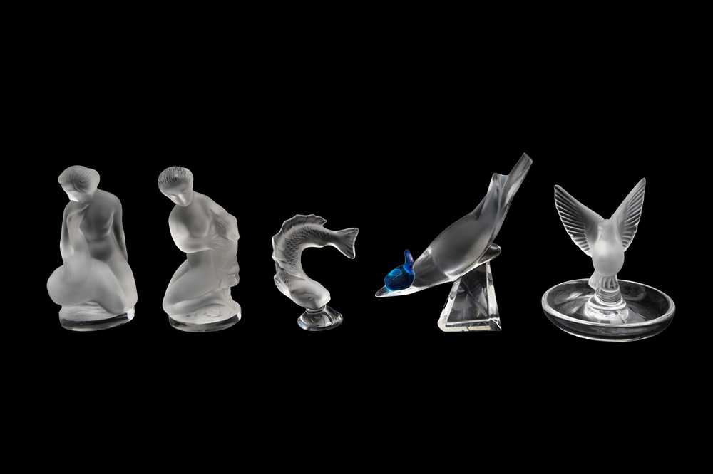 Lot 300 - A GROUP OF LALIQUE GLASS ITEMS