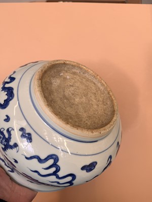 Lot 463 - A CHINESE BLUE AND WHITE JARDINIÈRE