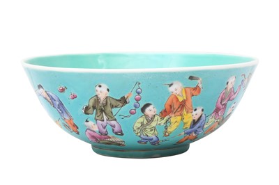 Lot 311 - A CHINESE FAMILLE-ROSE TURQUOISE-GROUND BOWL