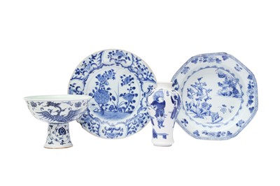 Lot 229 - A GROUP OF CHINESE BLUE AND WHITE PORCELAIN