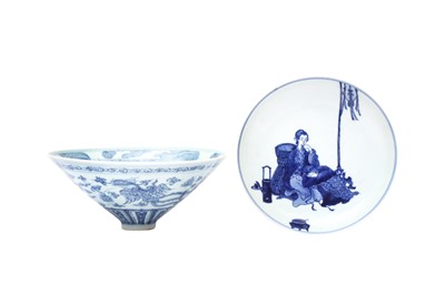 Lot 517 - A CHINESE BLUE AND WHITE CONICAL BOWL AND A DISH FROM THE NATIONAL MUSEUM SHOP