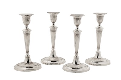 Lot 318 - A set of four Edwardian sterling silver candlesticks, Sheffield 1901 by Fordham and Faulkner