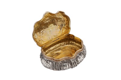 Lot 5 - A William IV sterling silver snuff box, London 1835 by Charles Rawlings and William Summers