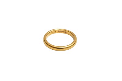 Lot 18 - A 22CT GOLD WEDDING BAND