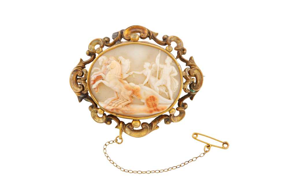 Lot 13 - A SHELL CAMEO BROOCH