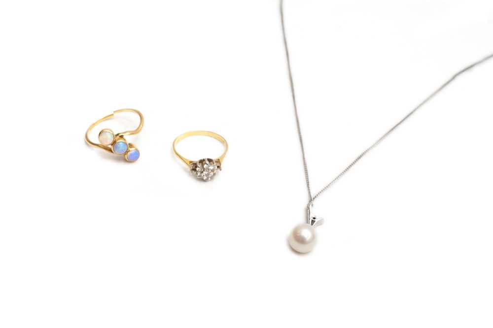 Lot 33 - TWO RINGS AND A NECKLACE