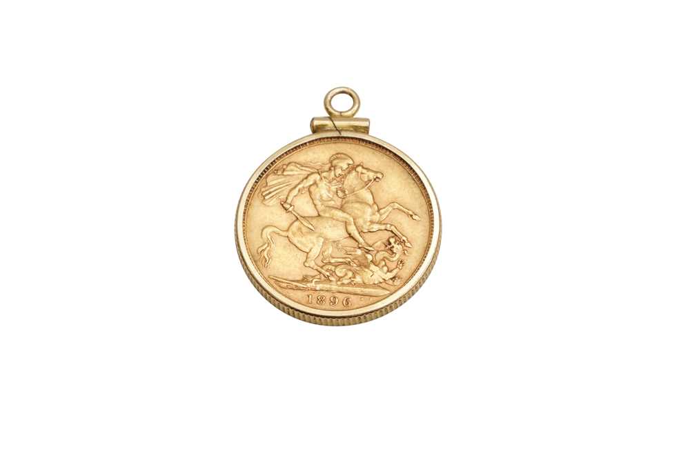 Lot 61 - A QUEEN VICTORIA SOVEREIGN PENDANT