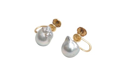 Lot 10 - A PAIR OF PEARL STUDS