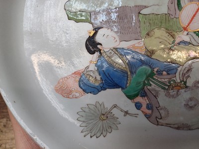 Lot 22 - A CHINESE FAMILLE-VERTE 'LADIES WITH FANS' DISH