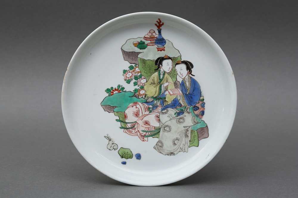 Lot 21 - A CHINESE FAMILLE-VERTE 'LADIES READING' DISH