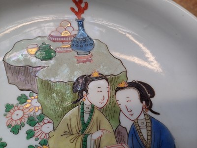 Lot 21 - A CHINESE FAMILLE-VERTE 'LADIES READING' DISH