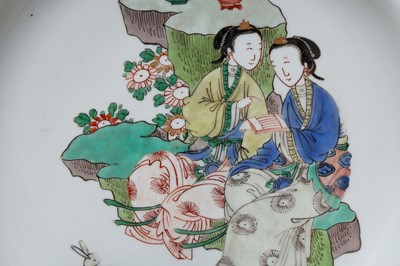 Lot 21 - A CHINESE FAMILLE-VERTE 'LADIES READING' DISH