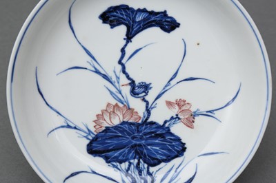 Lot 17 - A RARE CHINESE BLUE AND WHITE AND COPPER-RED 'LOTUS AND EGRET' DISH