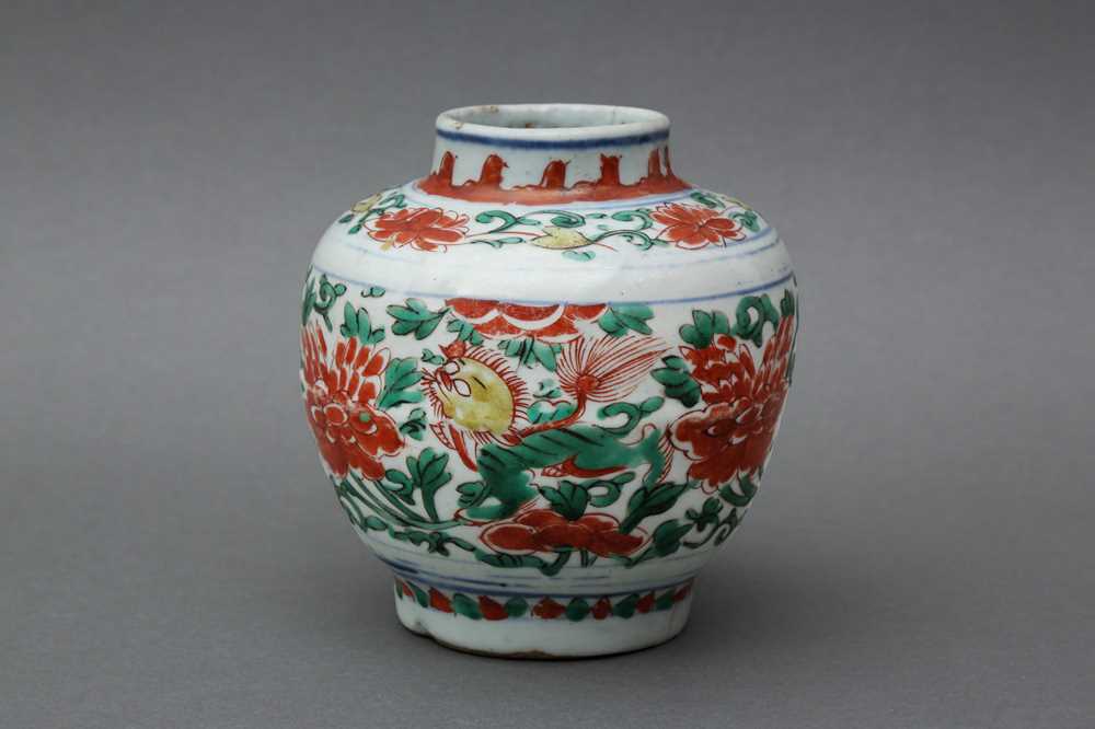 Lot 27 - A CHINESE WUCAI 'LOTUS AND LION DOG' JAR