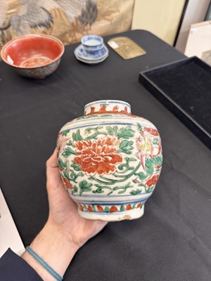 Lot 27 - A CHINESE WUCAI 'LOTUS AND LION DOG' JAR