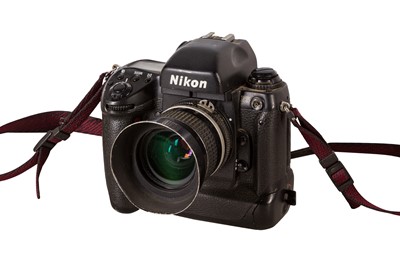 Lot 158 - A Nikon F5 SLR Camera