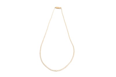 Lot 17 - A PEARL GRADUATED NECKLACE
