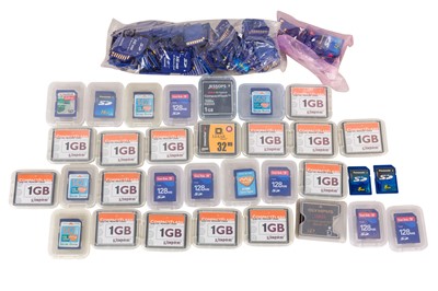 Lot 26 - A Selection of Compact Flash & SD Cards