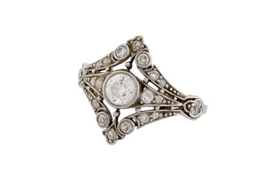 Lot 62 - AN ART DECO DIAMOND RING