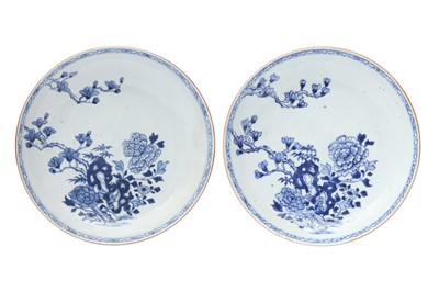 Lot 227 - A PAIR OF CHINESE BLUE AND WHITE DISHES