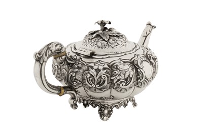 Lot 354 - An early Victorian sterling silver bachelor teapot, London 1838 by William Hewitt