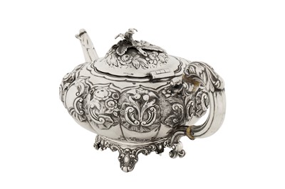 Lot 354 - An early Victorian sterling silver bachelor teapot, London 1838 by William Hewitt