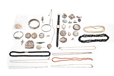 Lot 2 - A GROUP OF SILVER AND COSTUME JEWELLERY