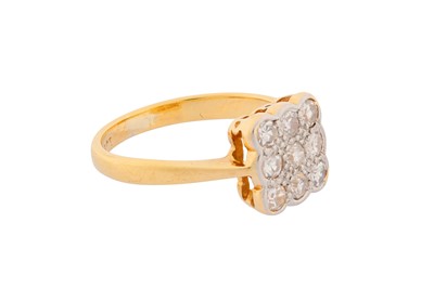 Lot 82 - A DIAMOND RING