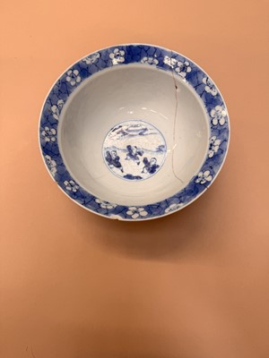 Lot 13 - A CHINESE BLUE AND WHITE 'FIGURAL' BOWL