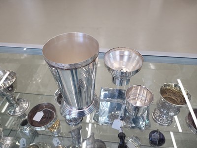 Lot 258 - A George VI Art Deco sterling silver cocktail shaker, Sheffield 1949 by Henry Atkin
