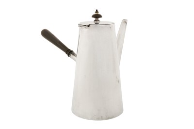 Lot 316 - An Edwardian sterling silver hot water pot, London 1904 by Horace Woodward and Co