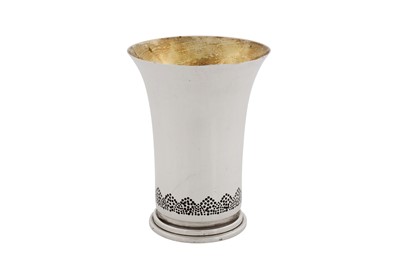 Lot 273 - An Elizabeth II modernist sterling silver and enamel beaker, London 1987 by Frances Loyen