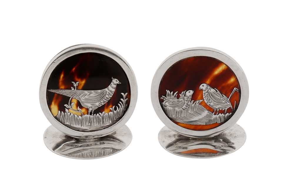 Lot 73 - A pair of Edwardian sterling silver and tortoiseshell place card or menu holders, Birmingham 1913 by E S Barnsley