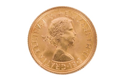 Lot 69 - A YOUNG ELIZABETH II FULL SOVEREIGN COIN