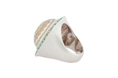 Lot 133 - A ROCK CRYSTAL AND EMERALD RING