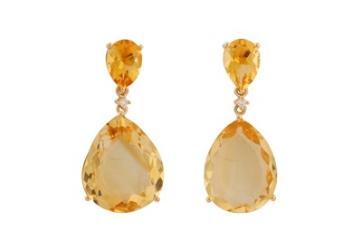 Lot 149 - A PAIR OF CITRINE AND DIAMOND PENDENT EARRINGS