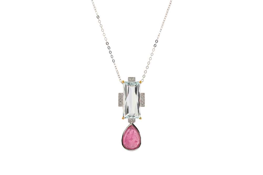 Lot 101 - AN AQUAMARINE, TOURMALINE AND DIAMOND PENDANT NECKLACE